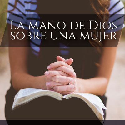 La mano de Dios sobre una mujer